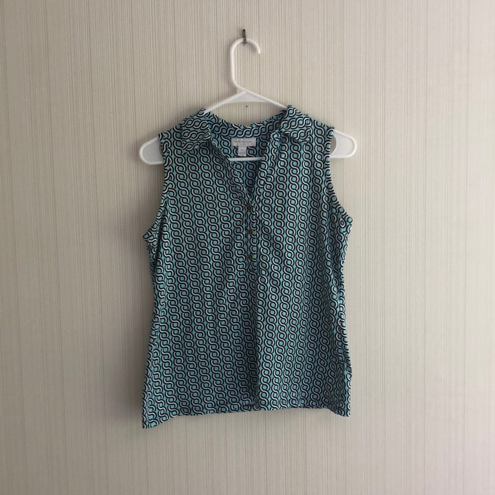 Blue patterned sleeveless polo